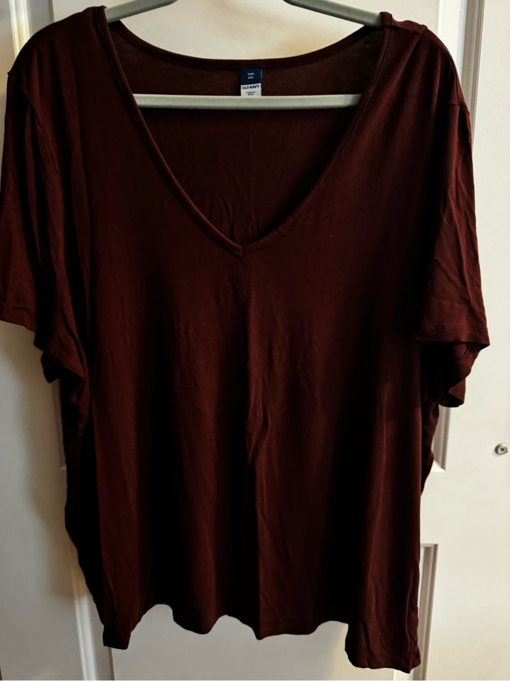 Old Navy Women's Short-Sleeve V-Neck Tee in maroon